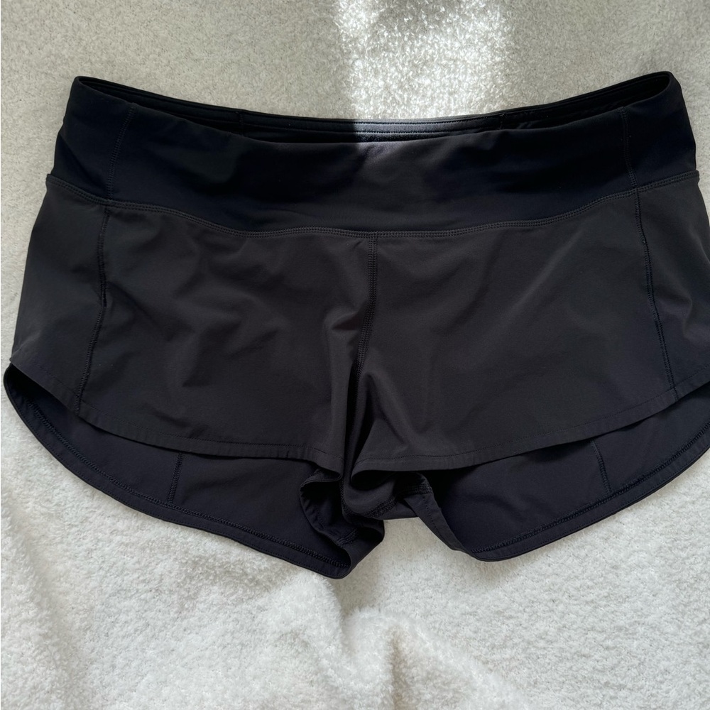 Lululemon sped up 2.5” shorts